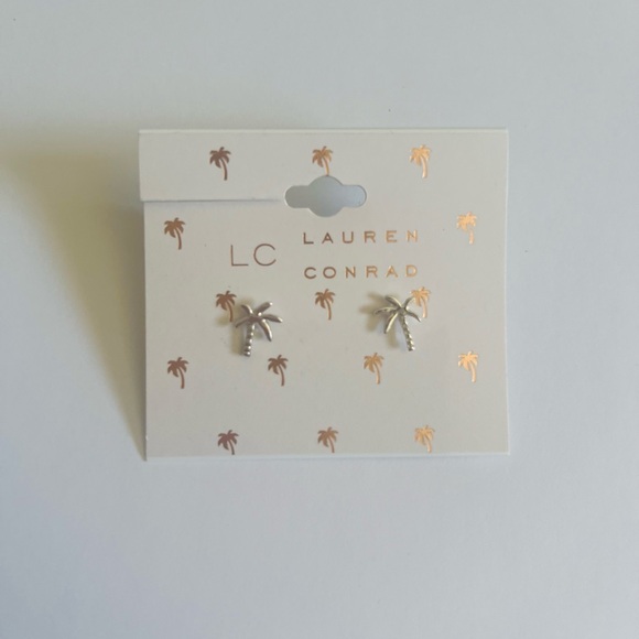 NWT Lauren Conrad Silver Tone Palm Tree Stud Earrings🌴 - Picture 1 of 6